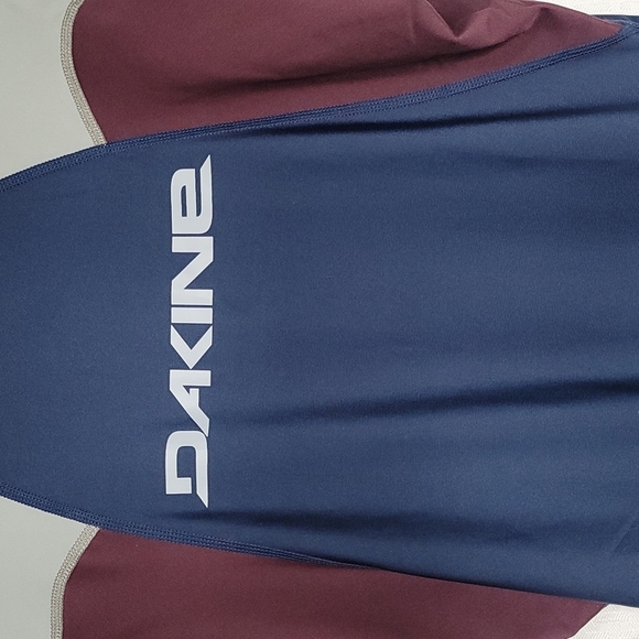 Dakine watersports shirt Size Medium New